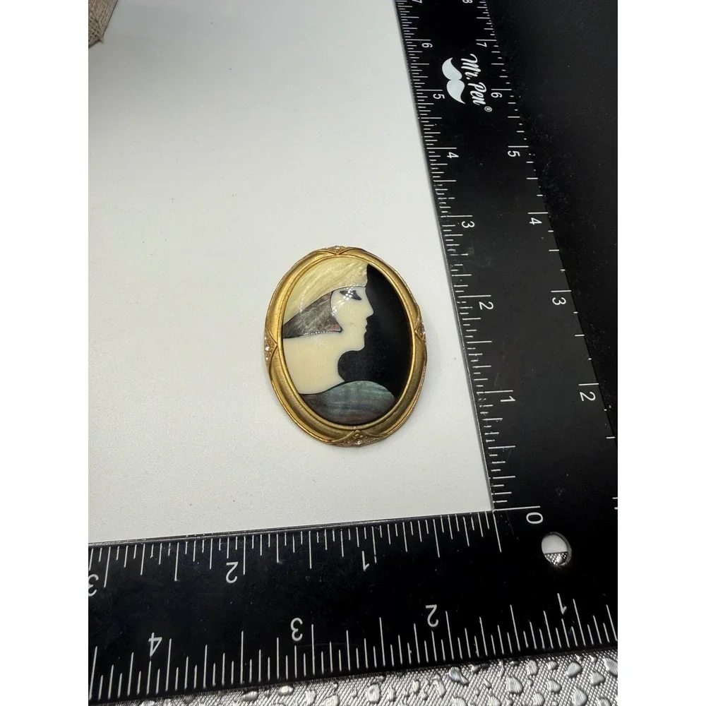 Vintage Art Deco Mother of Pearl Abalone Shell Cameo Brooch Gold Tone Rhinestone